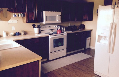 Gateway Ski Chalet | Trout Fishing Lake Front- Mt. Views- Fish, Boat, Hike, Play, Swim, sleeps 8