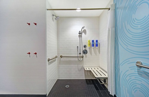 South Portland Hotel | Tru by Hilton Portland Airport Area