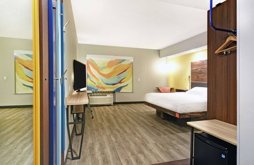 South Portland Hotel | Tru by Hilton Portland Airport Area