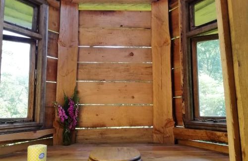 Ardnatrush Apartment | Truck & Pod creative nature retreat.