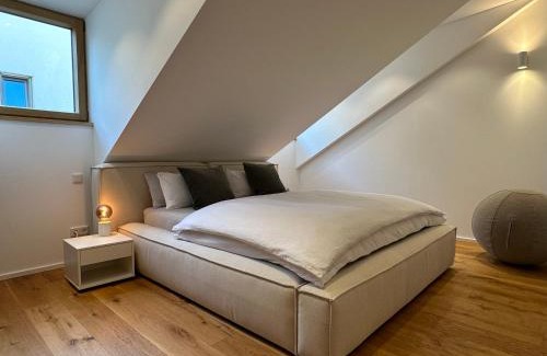 Innenstadt - Sankt Ulrich-Dom Apartment | TRULY - Direkt am Rathausplatz, Dachterrasse mit Blick auf Perlachturm, Garage, Fahrstuhl