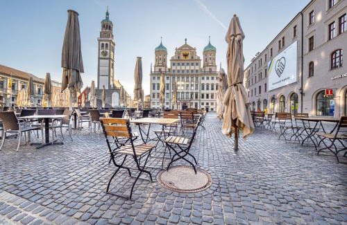 Innenstadt - Sankt Ulrich-Dom Apartment | TRULY - Direkt am Rathausplatz, Dachterrasse mit Blick auf Perlachturm, Garage, Fahrstuhl