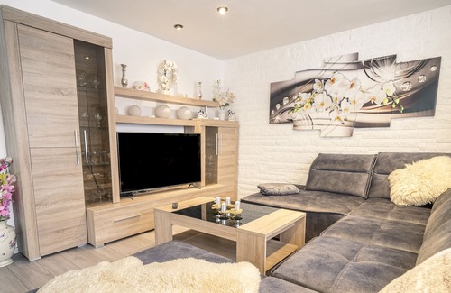 Dortmund Apartment | TRUTH: 2 King Size Beds, Fireplace, Smart TV, Garden