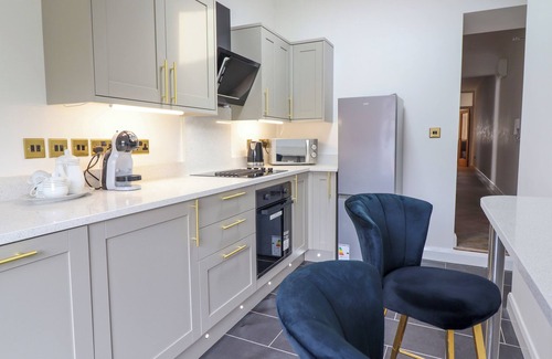 Llanrwst Cottage | TRYSORAU BACH 2, pet friendly, luxury holiday cottage in Llanrwst