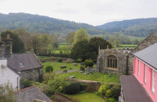 Llanrwst Cottage | TRYSORAU BACH 2, pet friendly, luxury holiday cottage in Llanrwst