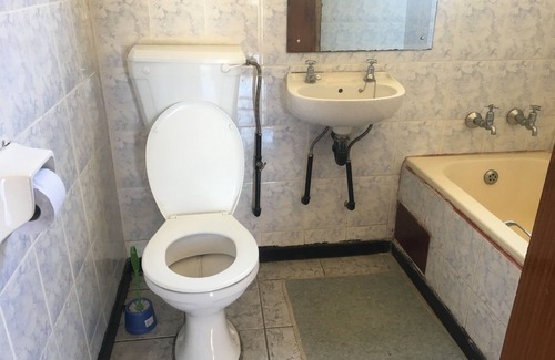 Francistown Hotel | Tshesebe Stopover Motel
