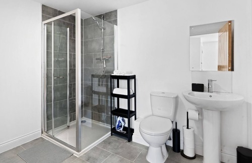 Woodside Apartment | TTSA - Studio - Sleeps 4 - Norwood Junction - A1