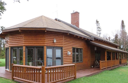 Main Brook Cabin | Tuckamore Lodge Rentals - Main Cedar Lodge - Suite 10