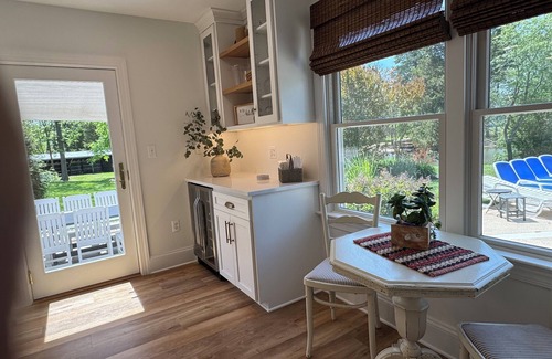 Unionville House | Tuckaway Cove. Book your fall get away now. New kitchen 2025