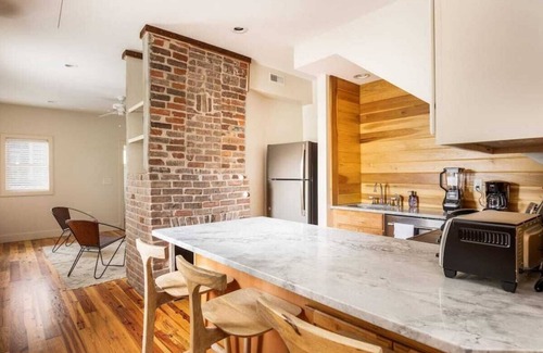 Downtown Charleston House | Tucked Away 2 Bedroom - Fine Finishes!