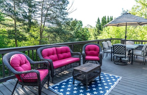 Como House | Tulip Hill – Peaceful 4 BDR 10 Min to Lake Geneva!