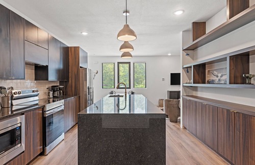 Shawnee Apartment | Tumbleweed - Walkable + Dog Park + Outdoor Space