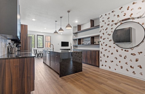 Shawnee Apartment | Tumbleweed - Walkable + Dog Park + Outdoor Space