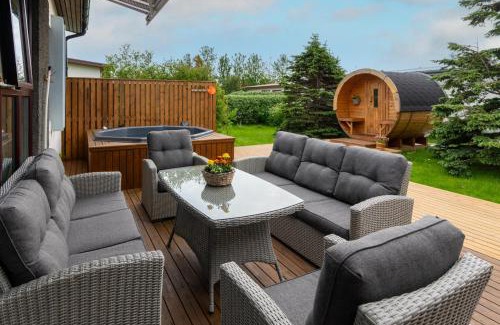 Laugarbakki Apartment | Túnfífill Guesthouse - free hot tub and sauna, cozy and quiet
