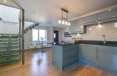 Swanage House | Tuppence View - Two Bedroom House, Sleeps 4