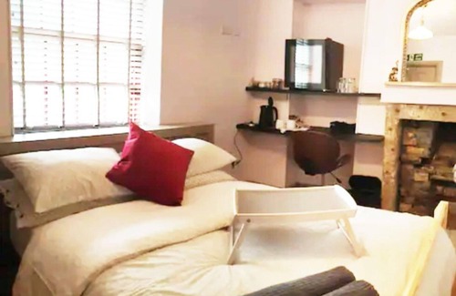 Burnley House | Turner - En-suite Room in Canalside Guesthouse