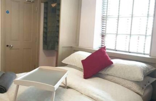 Burnley House | Turner - En-suite Room in Canalside Guesthouse