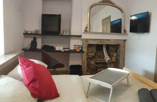 Burnley House | Turner - En-suite Room in Canalside Guesthouse