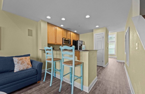 Bermuda Bay House | Turning Tide at Cambridge Cove 2 Bedroom Premium Townhome, 1 Mile from Beach Access