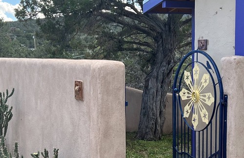 Sandia Knolls Cottage | Turquoise Trail mountain gem