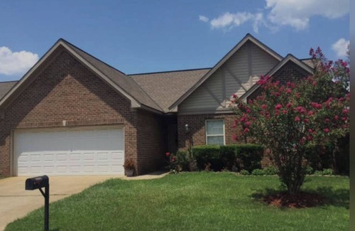 Moundville House | Tuscaloosa Clean, Safe & Stylish House, Minutes from UA and Downtown