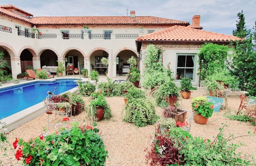 Paarl Villa | Tuscan Villa Heart of Franschhoek Valley Security/No Power Cuts/Pool/Winelands