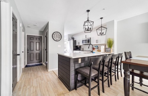 Cornelius Condo | Tuscany Lane - 1st Floor, Cozy, Pool View, Pets OK - Lake Norman Vacation Rental