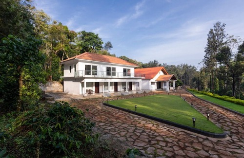 Kanbylu Baichanalli Hotel | Tusker Trail
