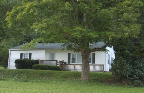 Upperglade House | Tuttle Farm, Riverfront 3 BR Home with Mountain and Forest Views