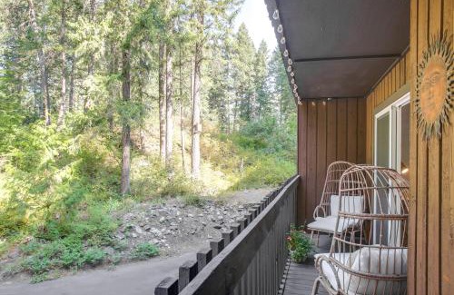 Rathdrum Apartment | Twin Lakes Retreat Lake, Pool and Golf Access!