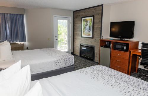 Pigeon Forge Hotel | Twin Mountain Inn & Suites