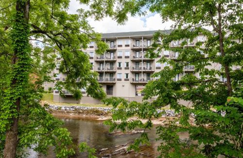 Pigeon Forge Hotel | Twin Mountain Inn & Suites
