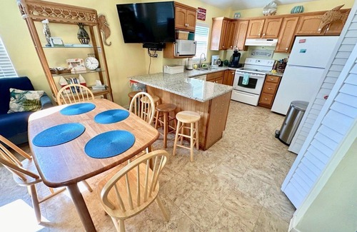 Port O Connor House | TWIN PALMS Close to Beach - Pets Add Fees