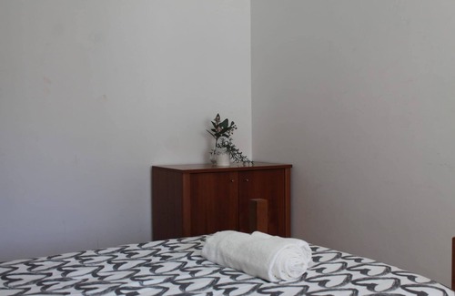 Massama Apartment | Twin Room 2 In Sintra Massamá Next To Train Station