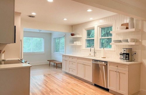 Port Huron House | Two 3/1 Apts. in Huge Home One House off Lake w/Lake Views, Walk to Beaches