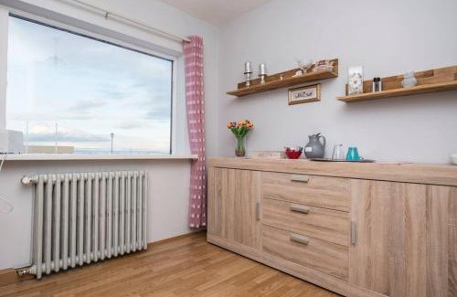 Grundarfjordur Villa | Two bathrooms Free parking Beds for 9 pers Great view