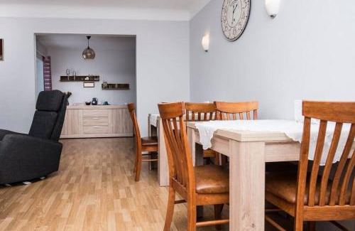 Grundarfjordur Villa | Two bathrooms Free parking Beds for 9 pers Great view