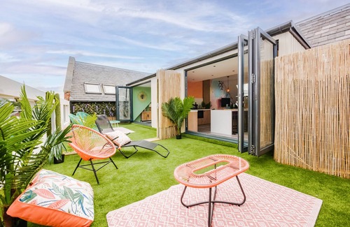 Market Harborough House | Two Bed Duplex Apartment with roof terrace- Ibiza Inspired Stylish Living