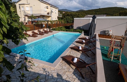 Donji Zagon Apartment | Two bedroom apartment with terrace Donji Zagon, Novi Vinodolski (A-24555-b)