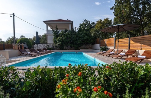 Donji Zagon Apartment | Two bedroom apartment with terrace Donji Zagon, Novi Vinodolski (A-24555-b)