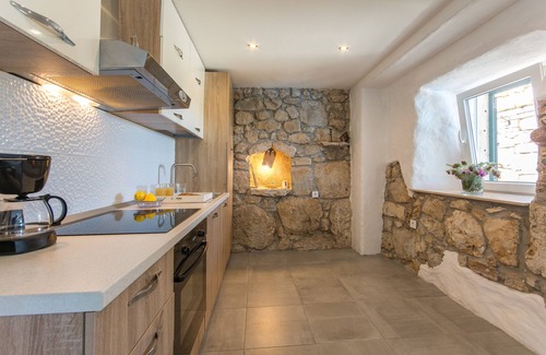 Mljet Apartment | Two bedroom apartment with terrace and sea view Babino Polje, Mljet (A-19559-a)