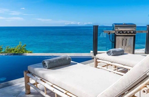 Fryes Beach Villa | Two bedroom apartment overlooking Darkwood beach
