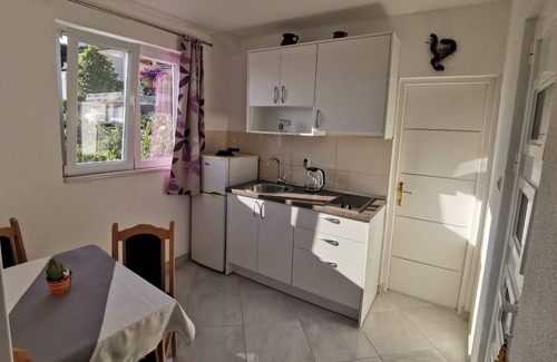 Zivogosce Apartment | Two bedroom apartment with balcony and sea view Živogošće - Porat, Makarska (A-16289-d)
