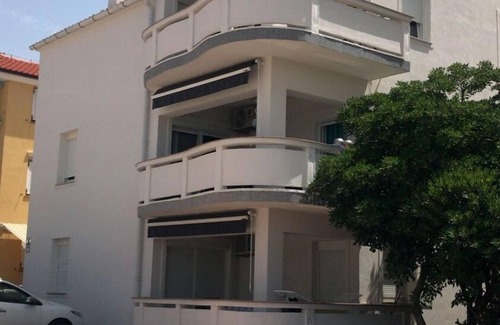Povljana Apartment | Two bedroom apartment near beach Povljana, Pag (A-7505-d)