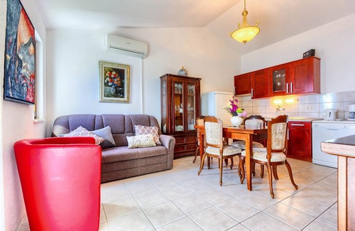 Rogoznica Apartment | Two bedroom apartment near beach Rogoznica (A-2010-b)