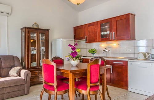 Rogoznica Apartment | Two bedroom apartment near beach Rogoznica (A-2010-b)