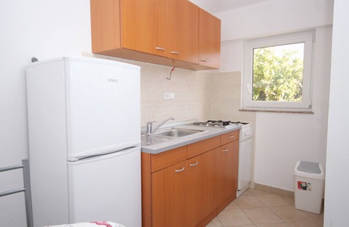 Kustici Apartment | Two bedroom apartment near beach Kustići, Pag (A-6376-j)