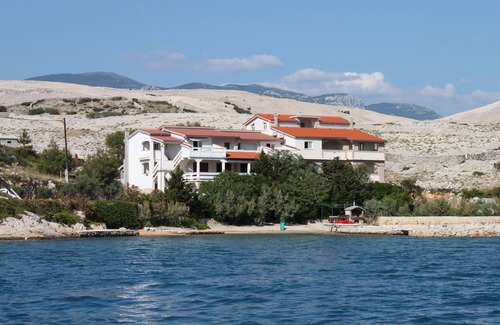 Kustici Apartment | Two bedroom apartment near beach Kustići, Pag (A-6376-j)