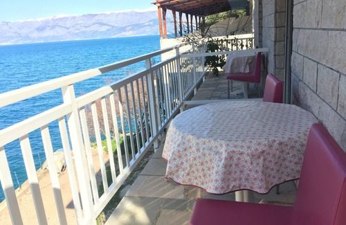 Bogomolje Apartment | Two bedroom apartment near beach Cove Mala Pogorila, Hvar (A-8953-a)
