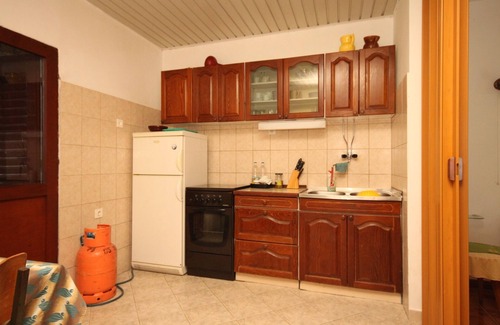 Milna Apartment | Two bedroom apartment near beach Milna, Vis (A-8913-b)